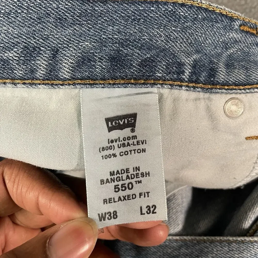 Levi’s 550 Jeans Light Wash Men’s 38x32 Relaxed Fit Straight Leg Distressed