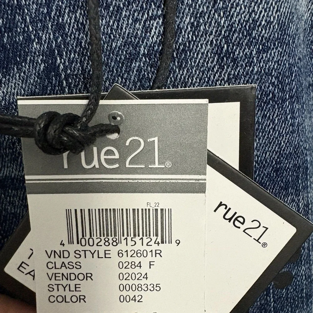 Rue 21 Premium Men's 30X32 Jeans Blue Design Patch Distressed Skinny Fit Denim