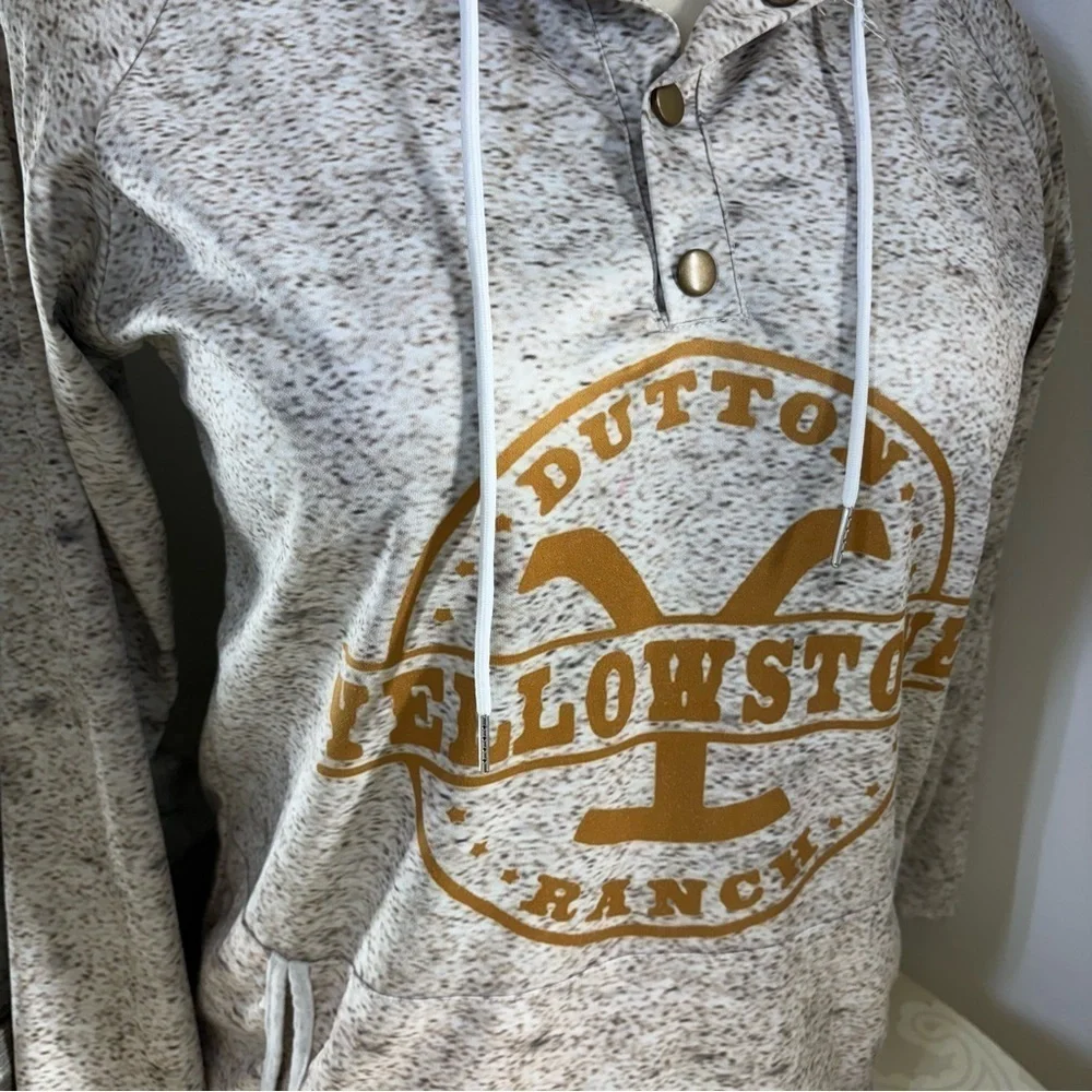 Source Unknown Gray Sweater with Vintage Logo