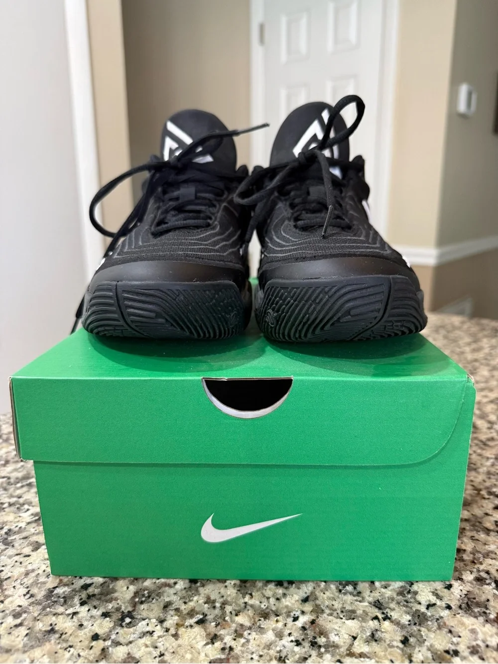Nike Giannis Immortality 4 (GS) Size 6Y basketball shoes