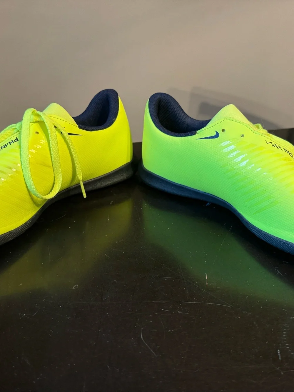 Nike Phantom Venom Club IC Indoor Soccer Shoes – Volt/Obsidian – Youth 6Y