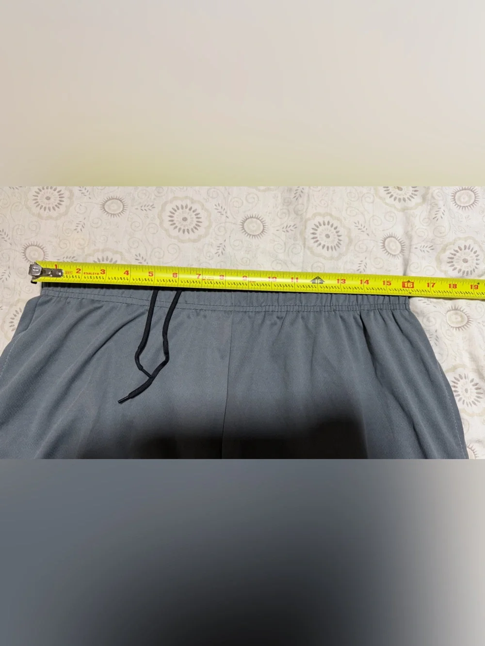 And 1 Athletic Basketball Shorts Grey Men’s Size XL 36x10 Good Condition