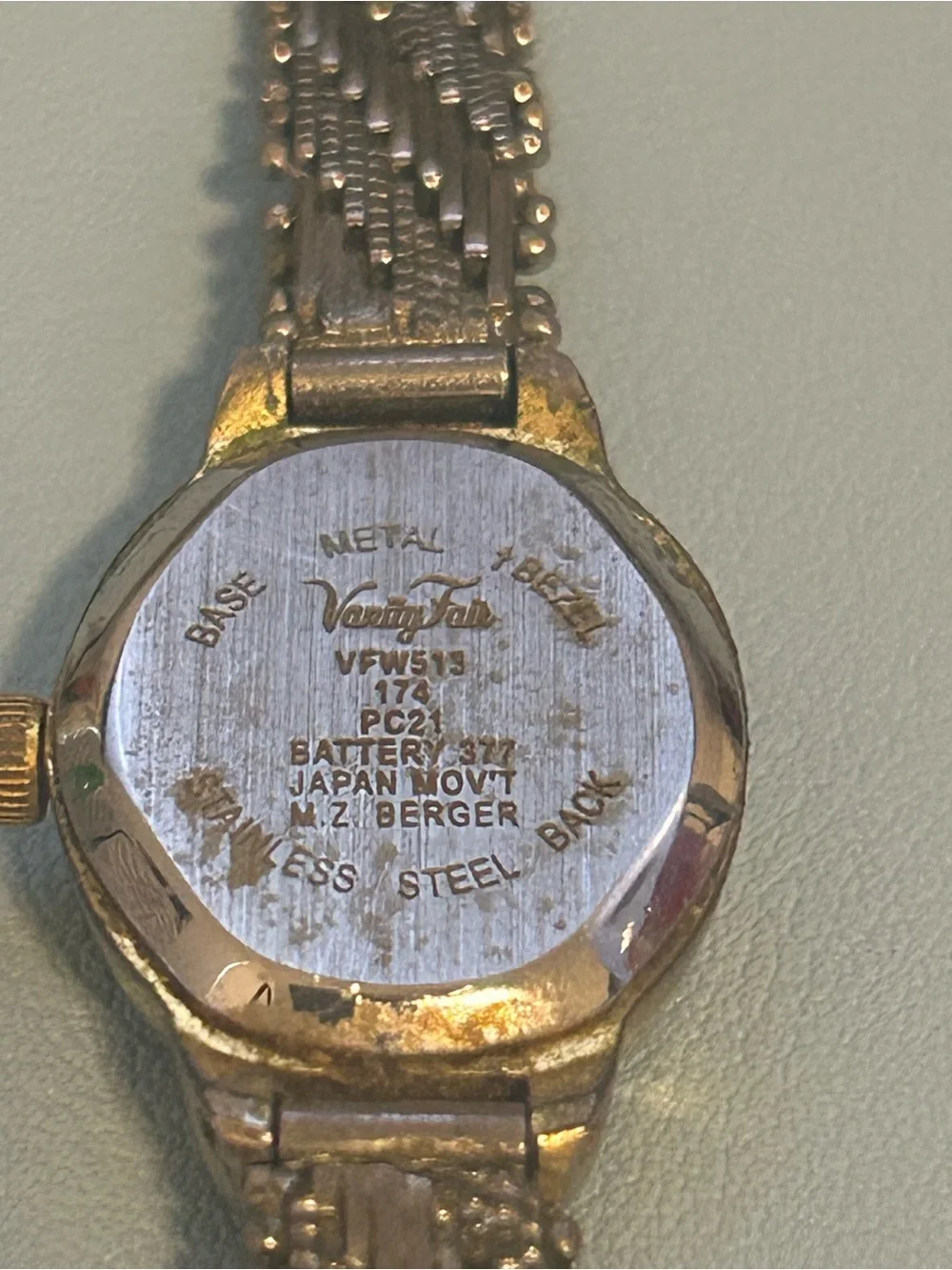 Vintage Vanity Fair Ladies Quartz Bracelet Watch Gold Silver Tone. Untested.