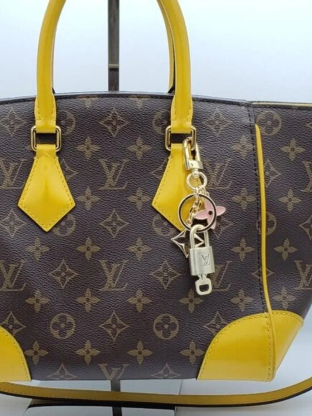 Authentic Louis Vuitton Gold Lock & Key ✨ Unbranded Flower Bag Charm Keychain