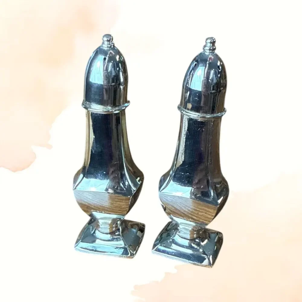 Oneida Chippendale Silverplate Salt & Pepper Shakers Japan Tarnish Resistant