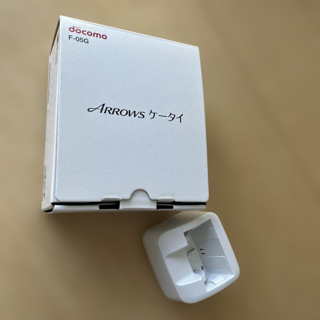 【docomo Genuine】Desktop Holder F-05G Exclusive White