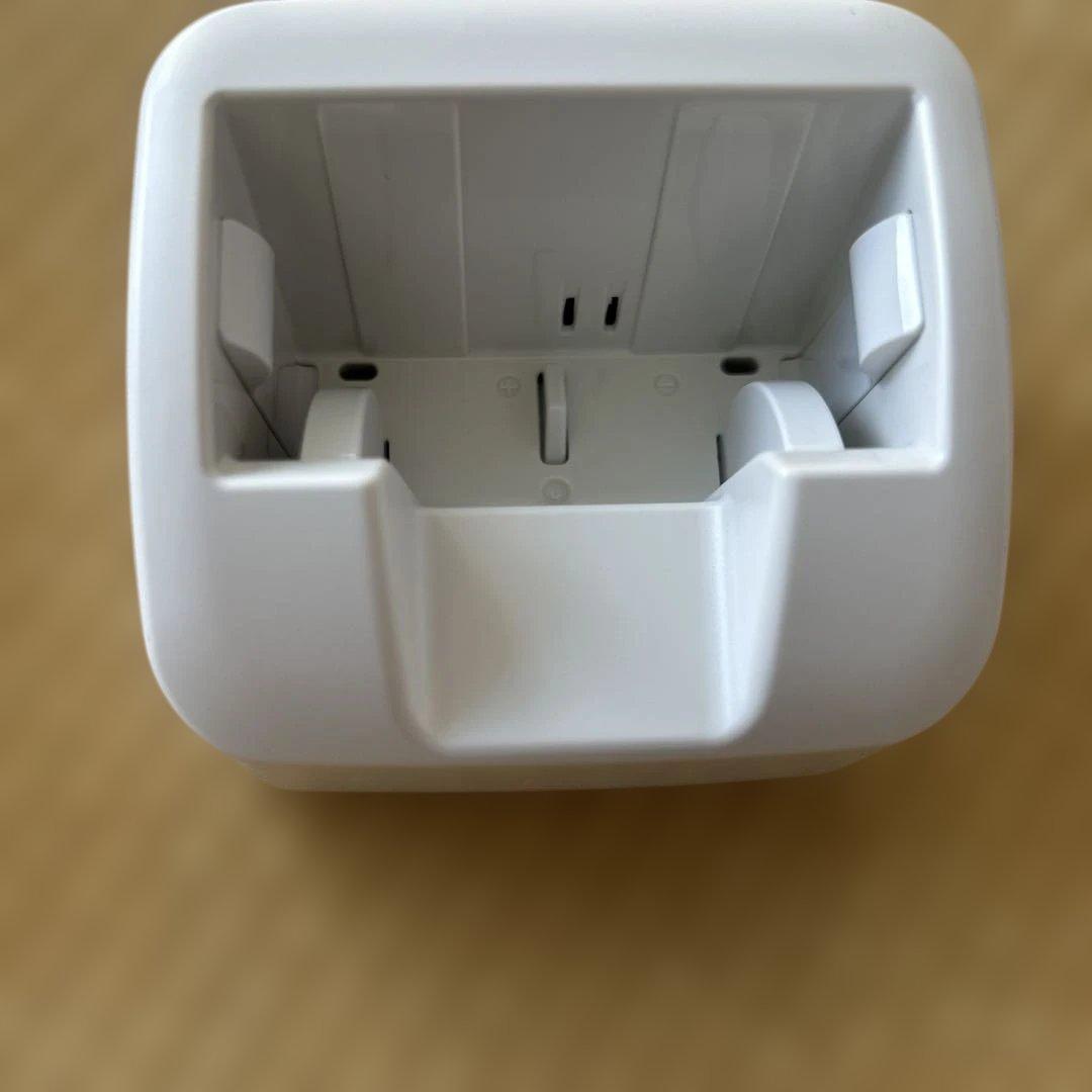 【docomo Genuine】Desktop Holder F-05G Exclusive White